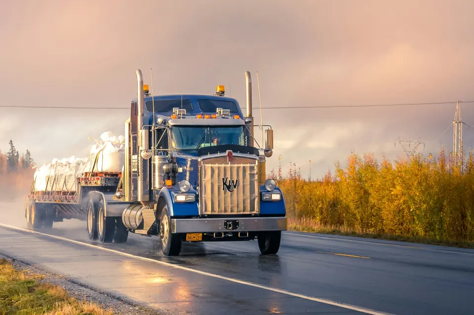 Heavy truck on the open road – road transportation in the UAE and Oman