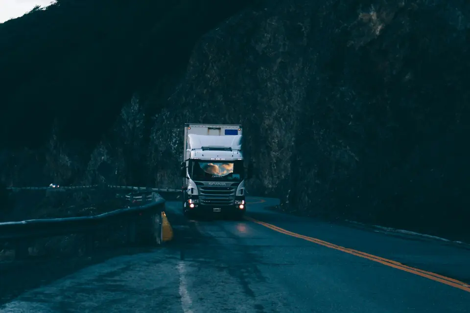 Night road transportation – road transportation in the UAE and Oman